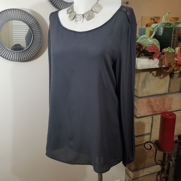Charming Charlie sz med top lightweight  gray - Picture 2 of 10